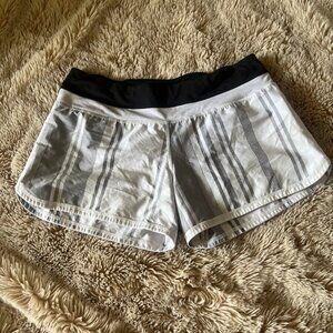 Lululemon Groovy Run Shorts Large